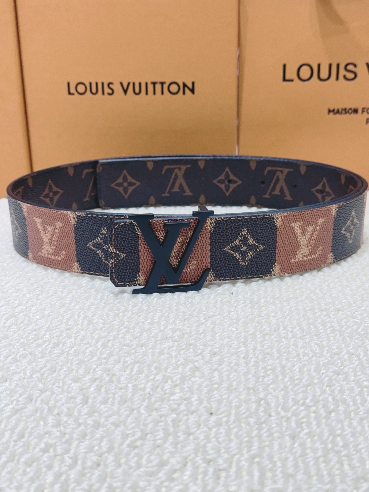 品名：LV..路易..威登💕原单 材质：原单牛皮腰带 百分百头层牛皮腰带✨保证真皮钢扣，专柜原单品质、做