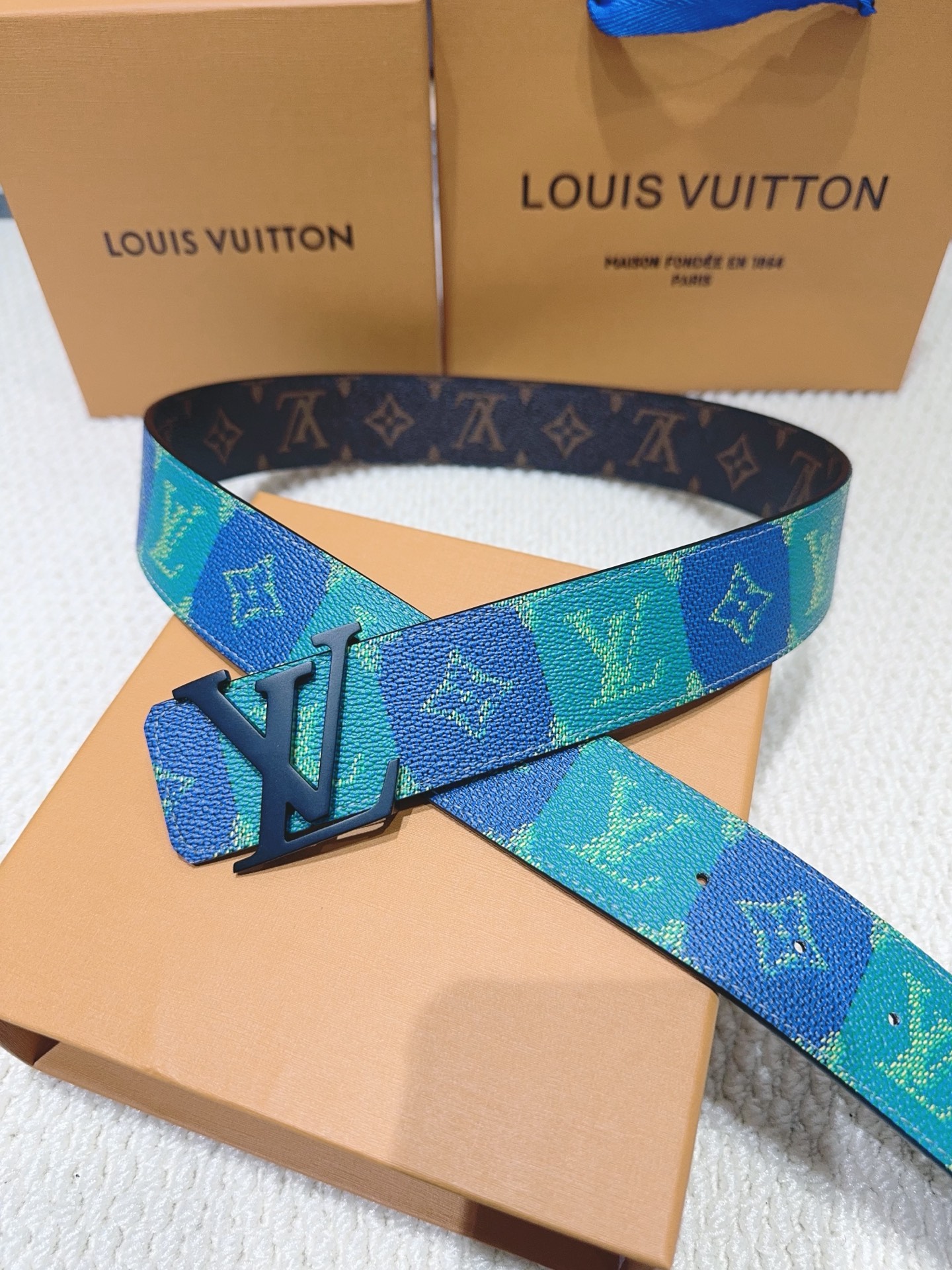 品名:LV..路易..威登💕原单 材质:原单牛皮腰带 百分百头层牛皮腰带✨保证真皮钢扣,专柜原单品质、做 品名:LV..路易..威登💕原单 材质:原单牛皮腰带 百分百头层牛皮腰带✨保证真皮钢扣,专柜原单品质、做