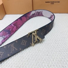 品名:LV..路易..威登💕原单 材质:原单牛皮腰带 百分百头层牛皮腰带✨保证真皮钢扣,专柜原单品质、做 品名:LV..路易..威登💕原单 材质:原单牛皮腰带 百分百头层牛皮腰带✨保证真皮钢扣,专柜原单品质、做