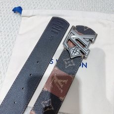 品名:LV..路易..威登💕原单 材质:原单牛皮腰带 百分百头层牛皮腰带✨保证真皮钢扣,专柜原单品质、做 品名:LV..路易..威登💕原单 材质:原单牛皮腰带 百分百头层牛皮腰带✨保证真皮钢扣,专柜原单品质、做
