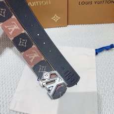 品名:LV..路易..威登💕原单 材质:原单牛皮腰带 百分百头层牛皮腰带✨保证真皮钢扣,专柜原单品质、做 品名:LV..路易..威登💕原单 材质:原单牛皮腰带 百分百头层牛皮腰带✨保证真皮钢扣,专柜原单品质、做