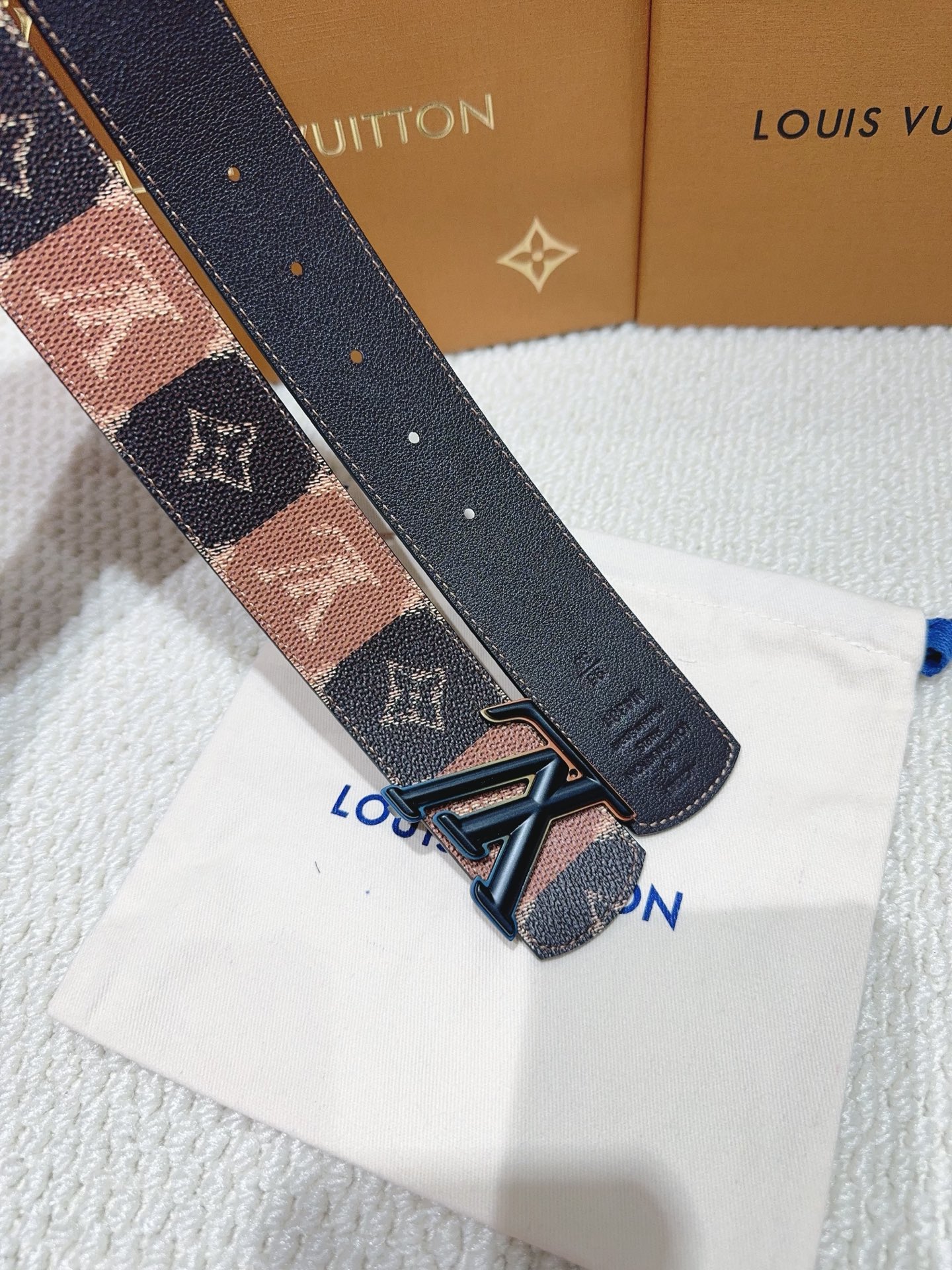 品名:LV..路易..威登💕原单 材质:原单牛皮腰带 百分百头层牛皮腰带✨保证真皮钢扣,专柜原单品质、做 品名:LV..路易..威登💕原单 材质:原单牛皮腰带 百分百头层牛皮腰带✨保证真皮钢扣,专柜原单品质、做