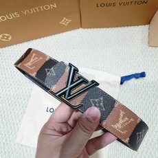 品名:LV..路易..威登💕原单 材质:原单牛皮腰带 百分百头层牛皮腰带✨保证真皮钢扣,专柜原单品质、做 品名:LV..路易..威登💕原单 材质:原单牛皮腰带 百分百头层牛皮腰带✨保证真皮钢扣,专柜原单品质、做