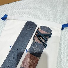品名:LV..路易..威登💕原单 材质:原单牛皮腰带 百分百头层牛皮腰带✨保证真皮钢扣,专柜原单品质、做 品名:LV..路易..威登💕原单 材质:原单牛皮腰带 百分百头层牛皮腰带✨保证真皮钢扣,专柜原单品质、做