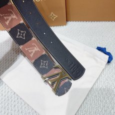 品名:LV..路易..威登💕原单 材质:原单牛皮腰带 百分百头层牛皮腰带✨保证真皮钢扣,专柜原单品质、做 品名:LV..路易..威登💕原单 材质:原单牛皮腰带 百分百头层牛皮腰带✨保证真皮钢扣,专柜原单品质、做