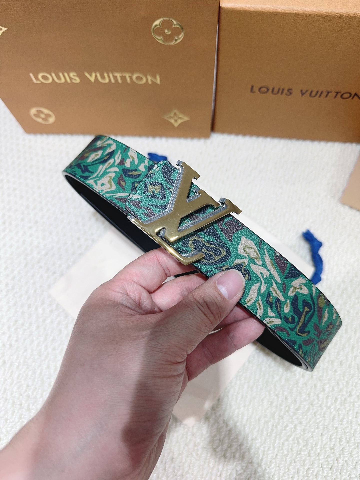 品名：LV..路易..威登💕原单 材质：原单牛皮腰带 百分百头层牛皮腰带✨保证真皮钢扣，专柜原单品质、做