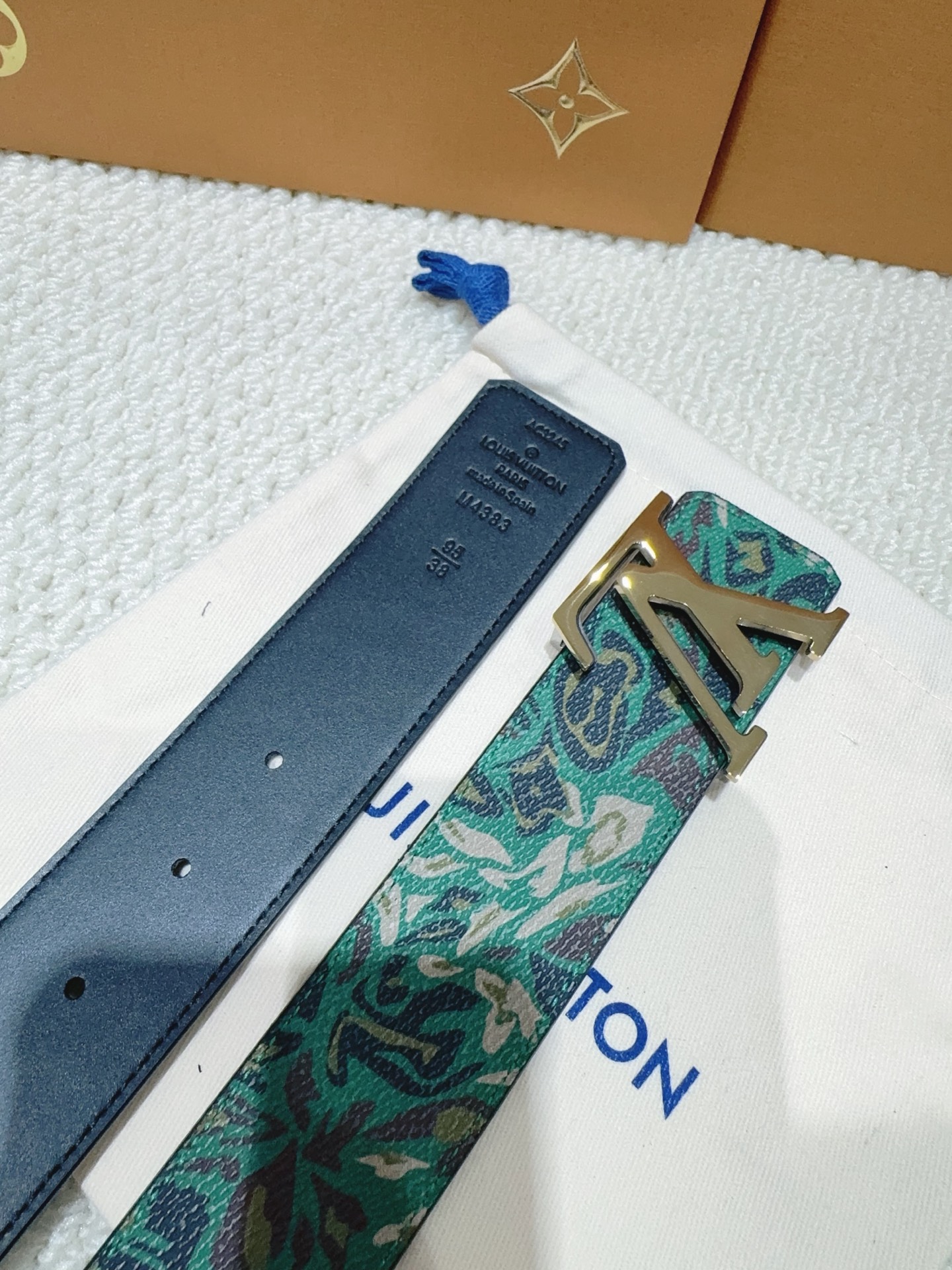 品名：LV..路易..威登💕原单 材质：原单牛皮腰带 百分百头层牛皮腰带✨保证真皮钢扣，专柜原单品质、做