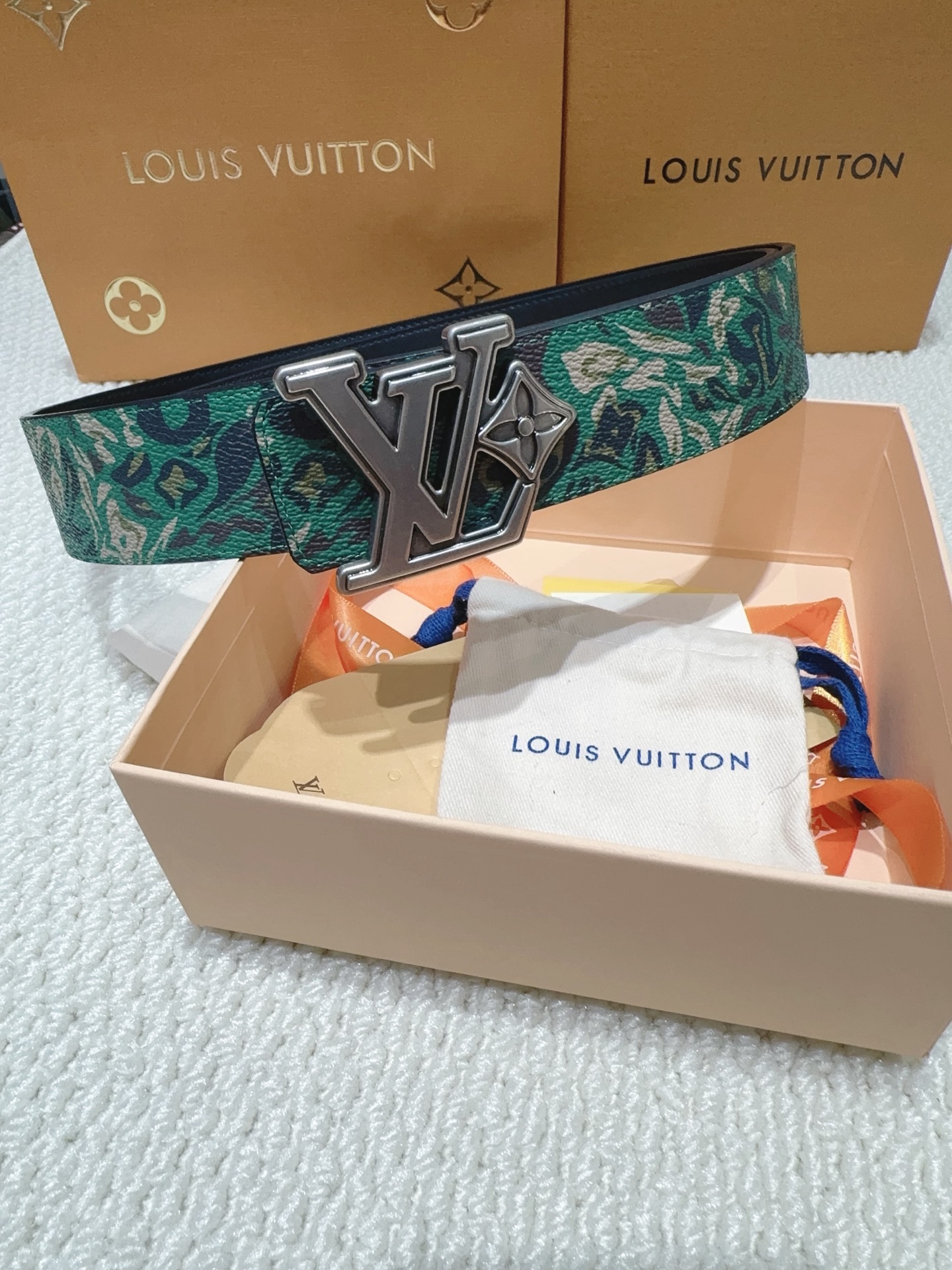 品名：LV..路易..威登💕原单 材质：原单牛皮腰带 百分百头层牛皮腰带✨保证真皮钢扣，专柜原单品质、做