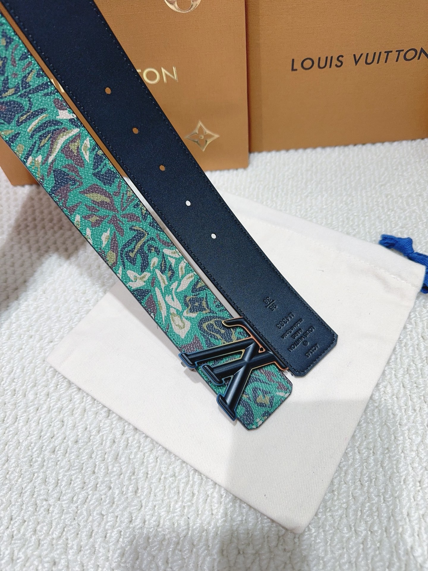 品名：LV..路易..威登💕原单 材质：原单牛皮腰带 百分百头层牛皮腰带✨保证真皮钢扣，专柜原单品质、做