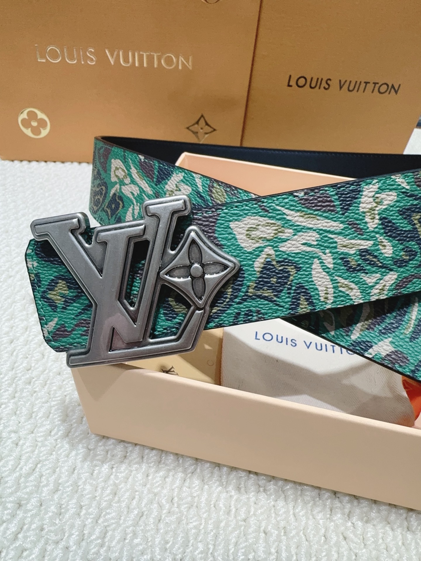品名：LV..路易..威登💕原单 材质：原单牛皮腰带 百分百头层牛皮腰带✨保证真皮钢扣，专柜原单品质、做