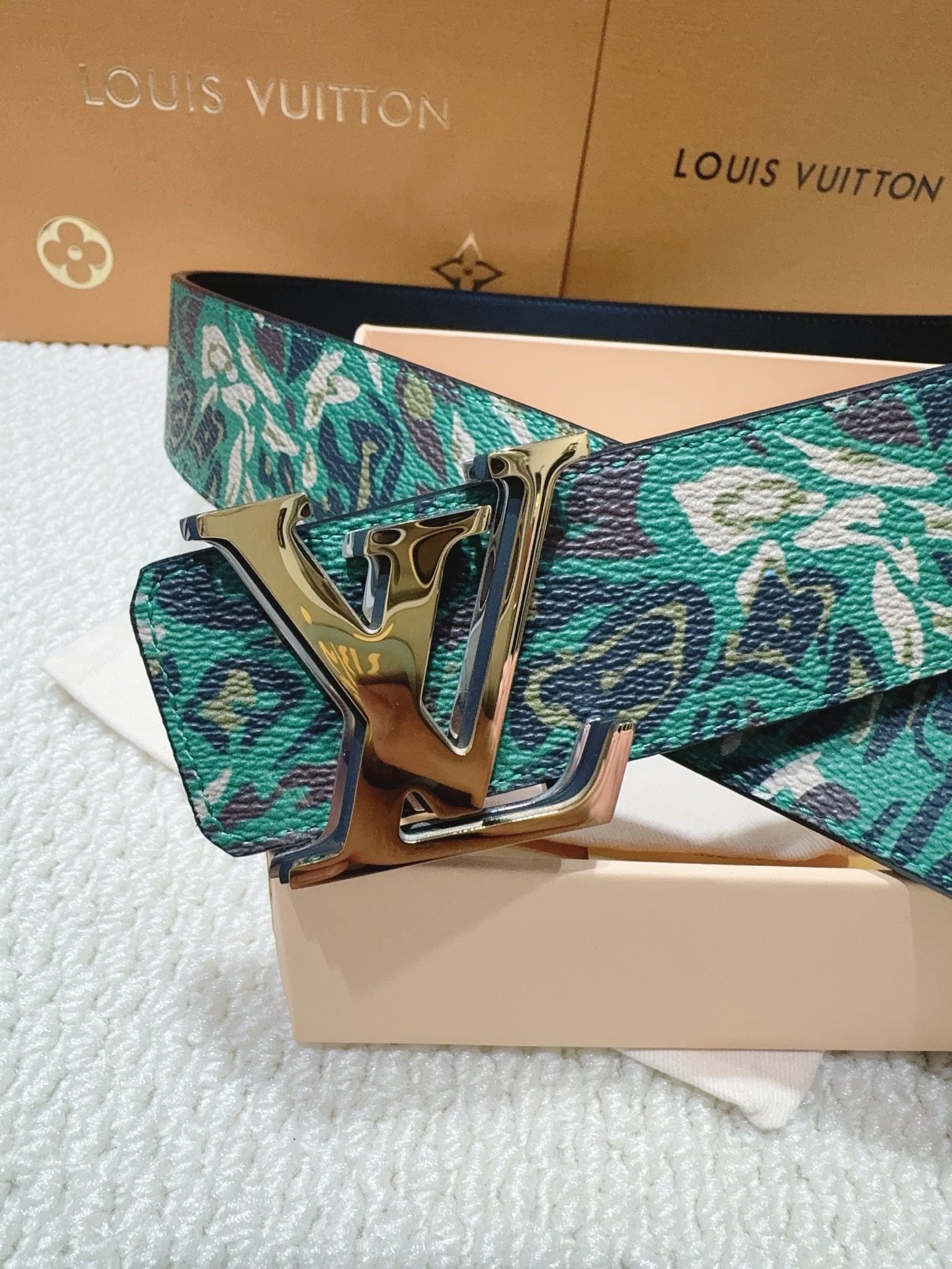 品名：LV..路易..威登💕原单 材质：原单牛皮腰带 百分百头层牛皮腰带✨保证真皮钢扣，专柜原单品质、做