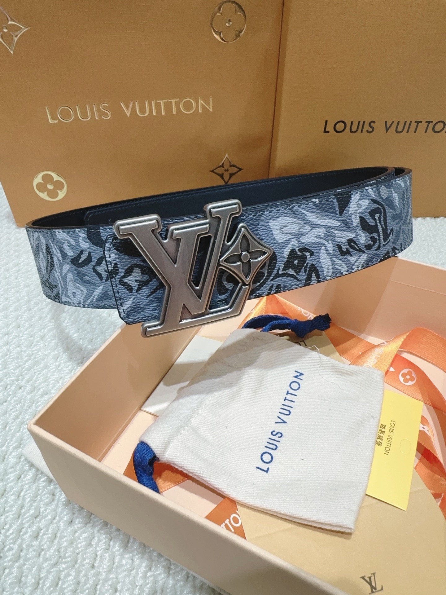 品名：LV..路易..威登💕原单 材质：原单牛皮腰带 百分百头层牛皮腰带✨保证真皮钢扣，专柜原单品质、做