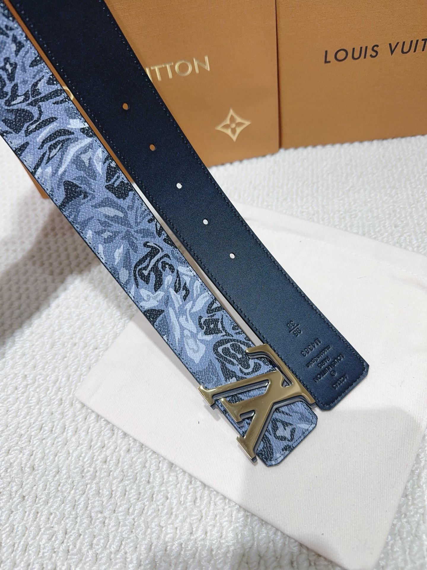 品名：LV..路易..威登💕原单 材质：原单牛皮腰带 百分百头层牛皮腰带✨保证真皮钢扣，专柜原单品质、做