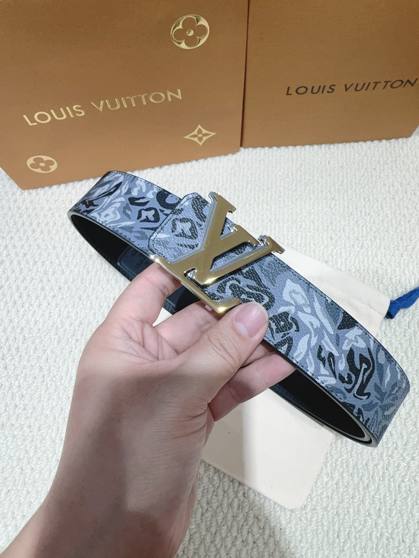 品名：LV..路易..威登💕原单 材质：原单牛皮腰带 百分百头层牛皮腰带✨保证真皮钢扣，专柜原单品质、做