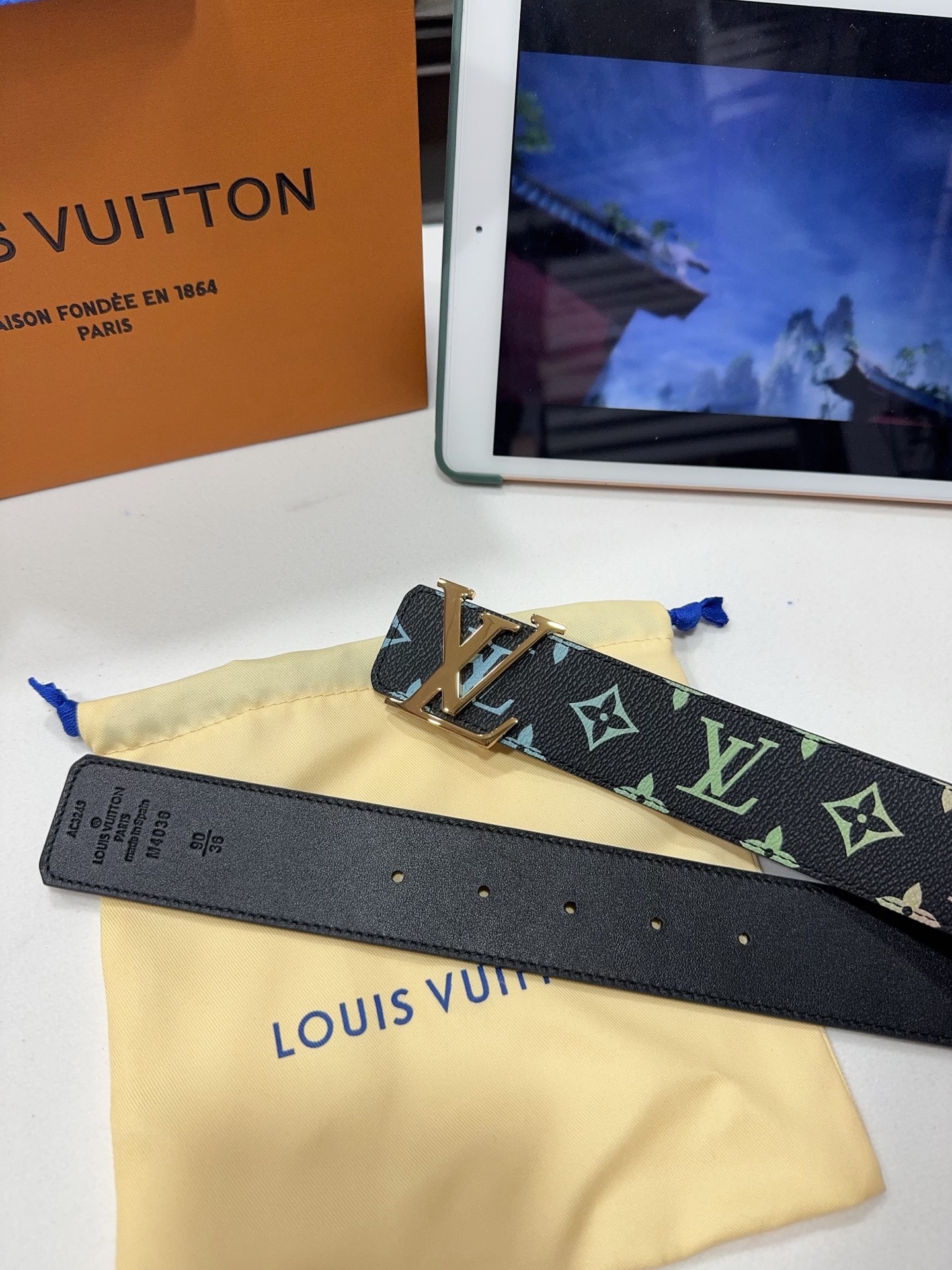 品名：LV..路易..威登💕原单 材质：原单牛皮腰带 百分百头层牛皮腰带✨保证真皮钢扣，专柜原单品质、做