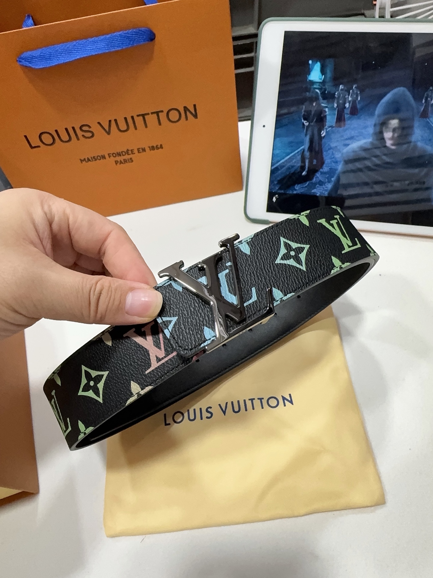 品名：LV..路易..威登💕原单 材质：原单牛皮腰带 百分百头层牛皮腰带✨保证真皮钢扣，专柜原单品质、做