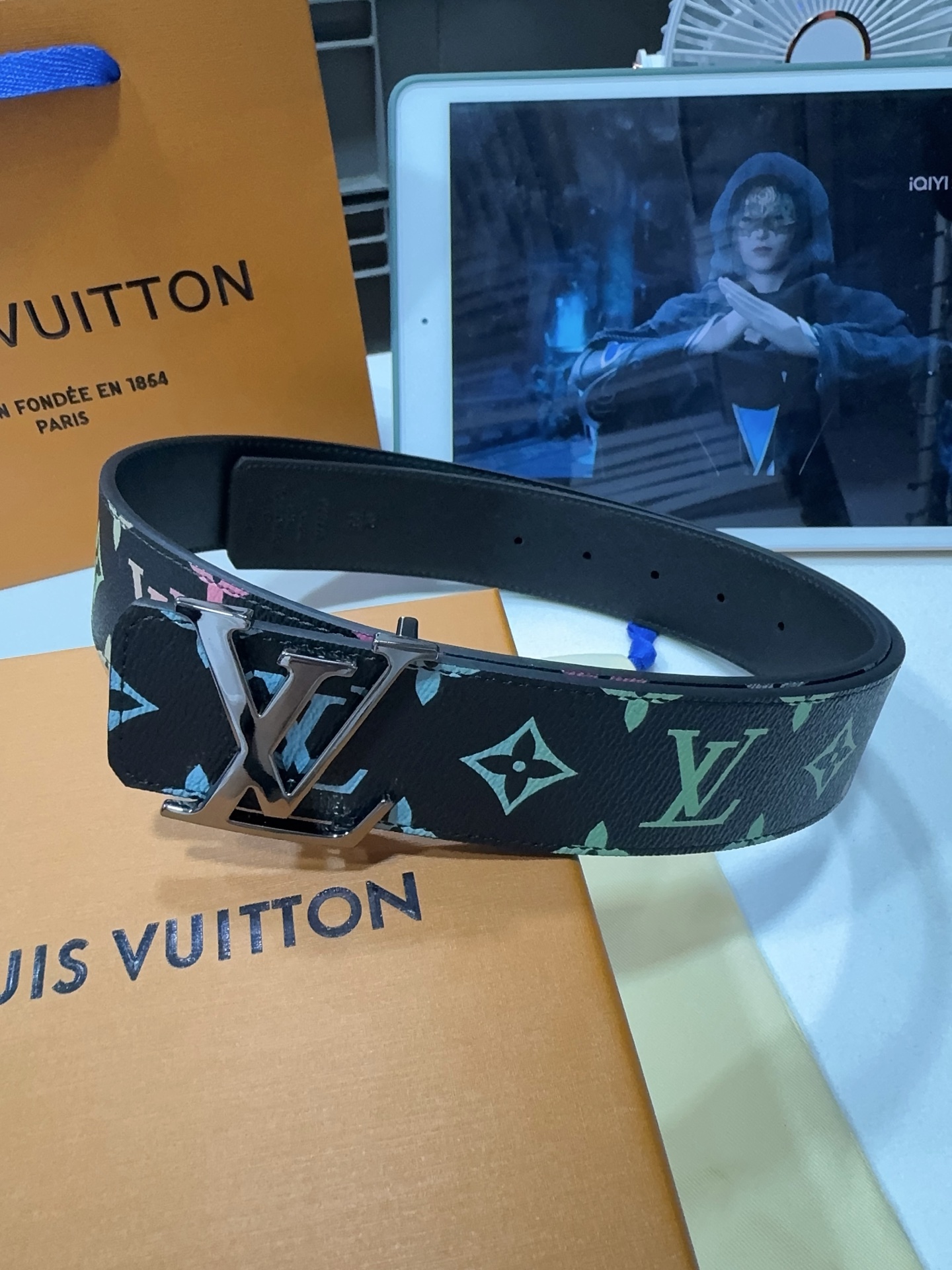 品名：LV..路易..威登💕原单 材质：原单牛皮腰带 百分百头层牛皮腰带✨保证真皮钢扣，专柜原单品质、做