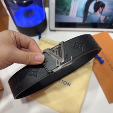 品名:LV..路易..威登💕原单 材质:原单牛皮腰带 百分百头层牛皮腰带✨保证真皮钢扣,专柜原单品质、做 品名:LV..路易..威登💕原单 材质:原单牛皮腰带 百分百头层牛皮腰带✨保证真皮钢扣,专柜原单品质、做