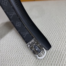 LV 男士自动带 全套包装 专柜对版金属扣,头层牛皮自动外用腰带,商务通勤休闲场合均适合佩戴。3.5cm LV 男士自动带 全套包装 专柜对版金属扣,头层牛皮自动外用腰带,商务通勤休闲场合均适合佩戴。3.5cm