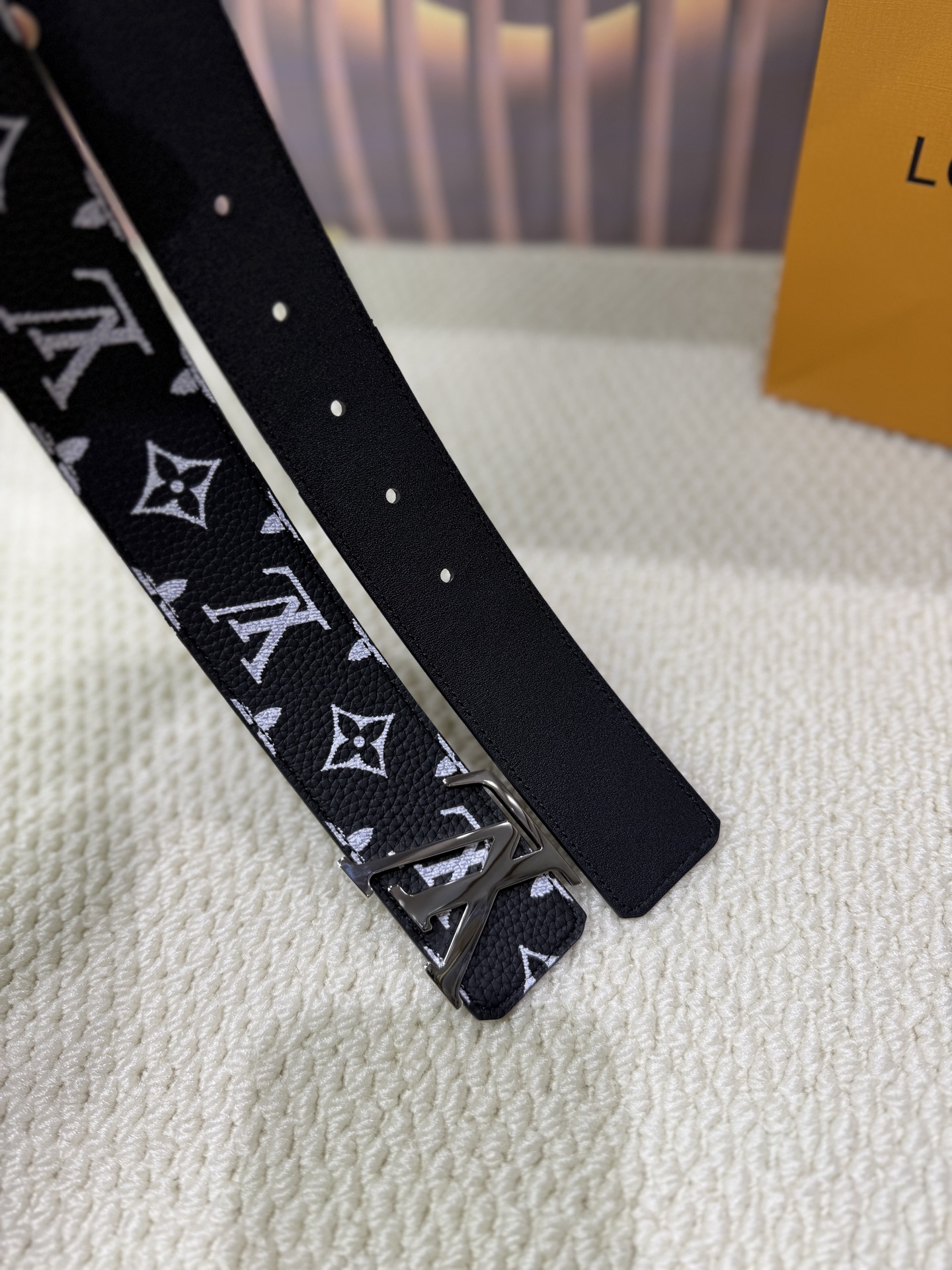 高端品质,实物拍摄 🎁批配全套绿色包装 🎁品牌:L@V海外代购 🎁扣头材质:精品实心钢扣 🎁带身材质正面:40mm宽度采 高端品质,实物拍摄 🎁批配全套绿色包装 🎁品牌:L@V海外代购 🎁扣头材质:精品实心钢扣 🎁带身材质正面:40mm宽度采