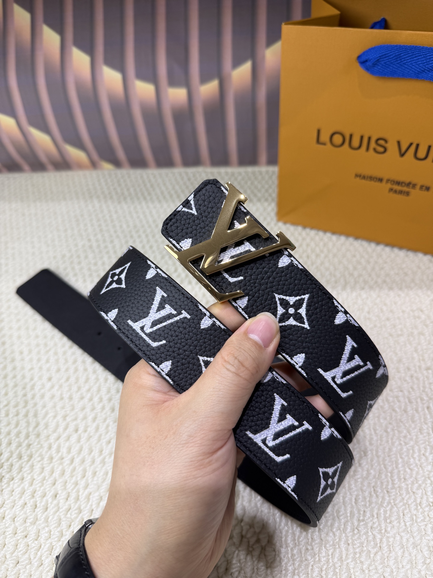 高端品质,实物拍摄 🎁批配全套绿色包装 🎁品牌:L@V海外代购 🎁扣头材质:精品实心钢扣 🎁带身材质正面:40mm宽度采 高端品质,实物拍摄 🎁批配全套绿色包装 🎁品牌:L@V海外代购 🎁扣头材质:精品实心钢扣 🎁带身材质正面:40mm宽度采