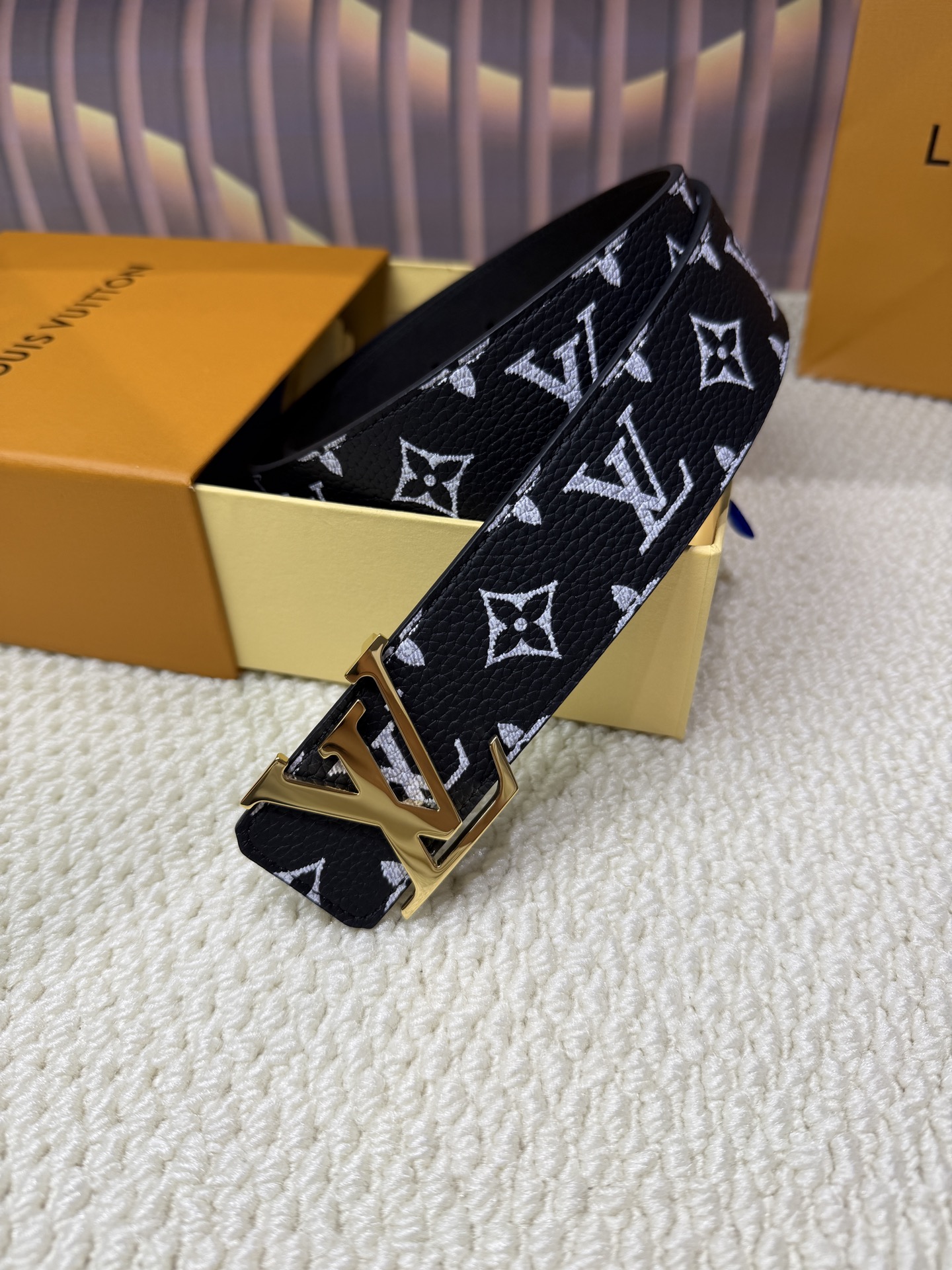 高端品质,实物拍摄 🎁批配全套绿色包装 🎁品牌:L@V海外代购 🎁扣头材质:精品实心钢扣 🎁带身材质正面:40mm宽度采 高端品质,实物拍摄 🎁批配全套绿色包装 🎁品牌:L@V海外代购 🎁扣头材质:精品实心钢扣 🎁带身材质正面:40mm宽度采