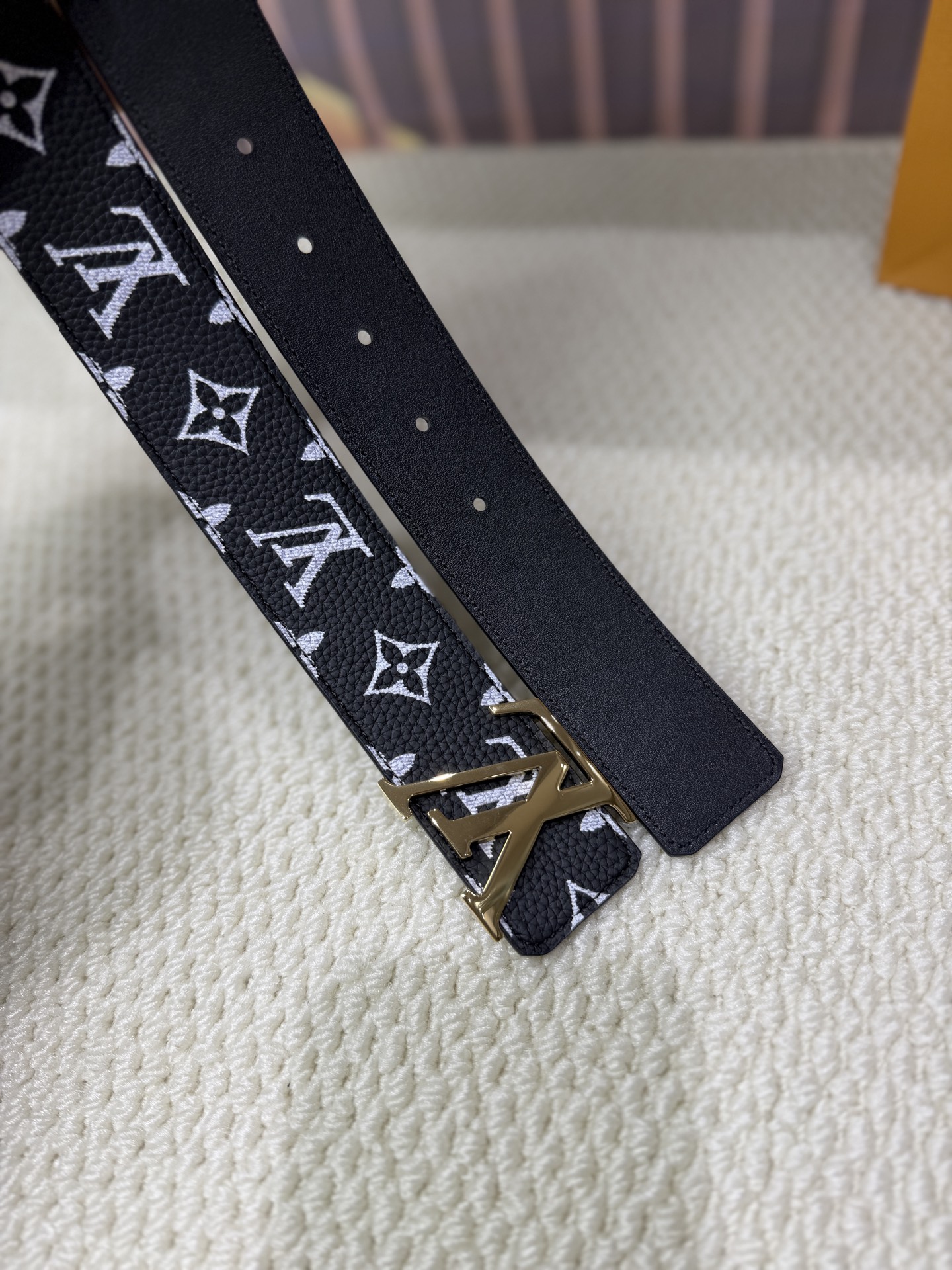 高端品质,实物拍摄 🎁批配全套绿色包装 🎁品牌:L@V海外代购 🎁扣头材质:精品实心钢扣 🎁带身材质正面:40mm宽度采 高端品质,实物拍摄 🎁批配全套绿色包装 🎁品牌:L@V海外代购 🎁扣头材质:精品实心钢扣 🎁带身材质正面:40mm宽度采