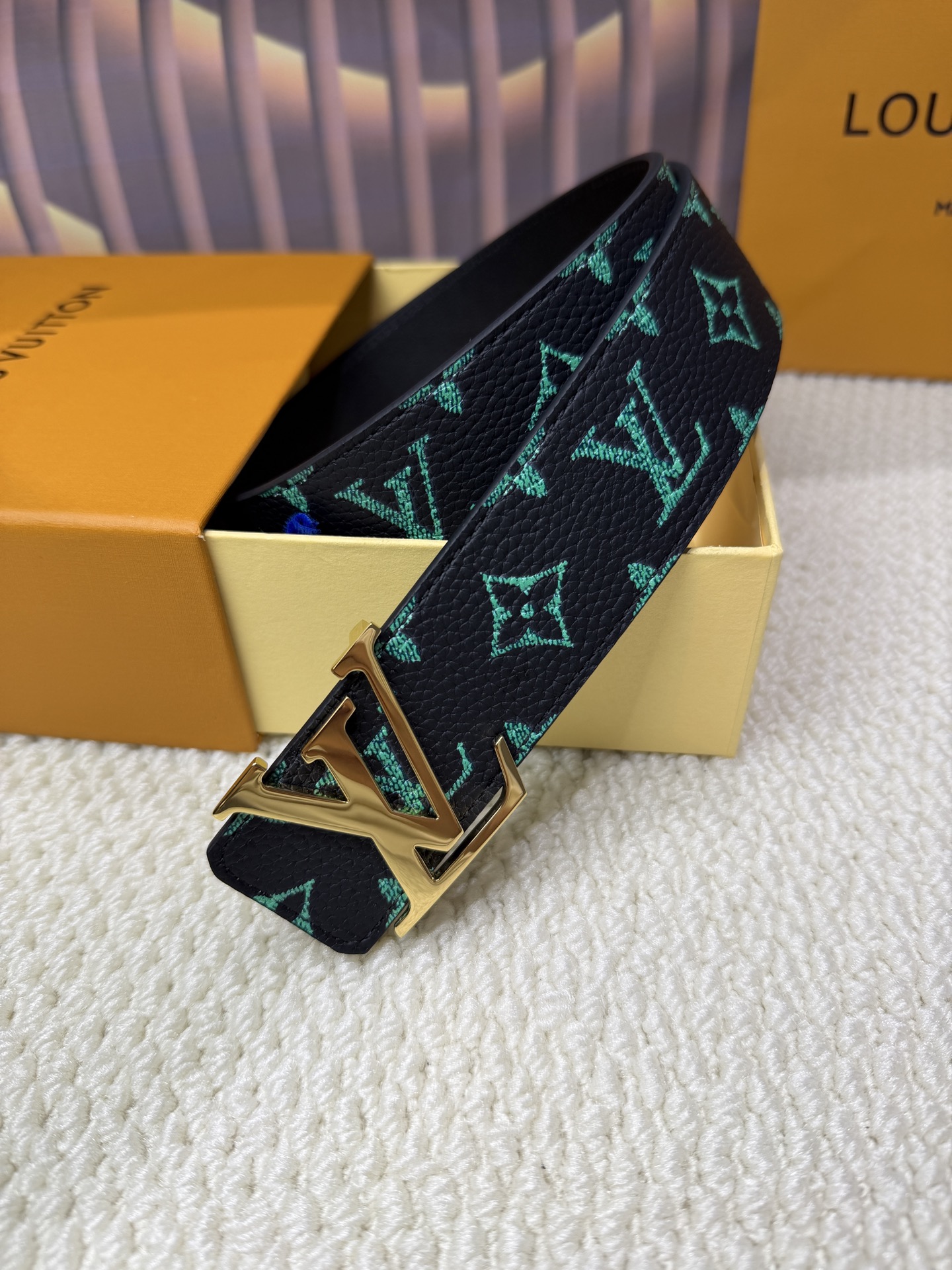 高端品质,实物拍摄 🎁批配全套绿色包装 🎁品牌:L@V海外代购 🎁扣头材质:精品实心钢扣 🎁带身材质正面:40mm宽度采 高端品质,实物拍摄 🎁批配全套绿色包装 🎁品牌:L@V海外代购 🎁扣头材质:精品实心钢扣 🎁带身材质正面:40mm宽度采