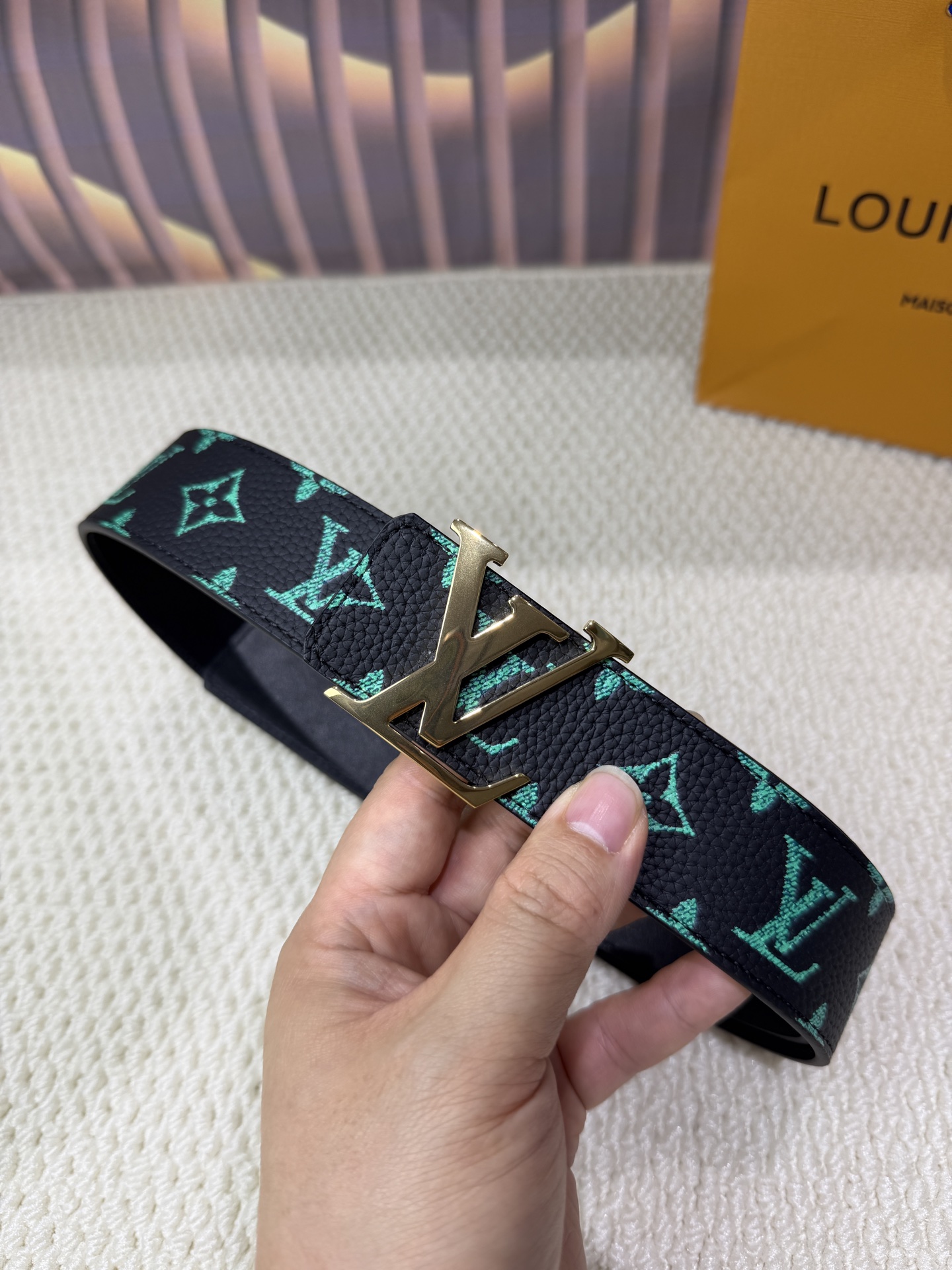 高端品质,实物拍摄 🎁批配全套绿色包装 🎁品牌:L@V海外代购 🎁扣头材质:精品实心钢扣 🎁带身材质正面:40mm宽度采 高端品质,实物拍摄 🎁批配全套绿色包装 🎁品牌:L@V海外代购 🎁扣头材质:精品实心钢扣 🎁带身材质正面:40mm宽度采