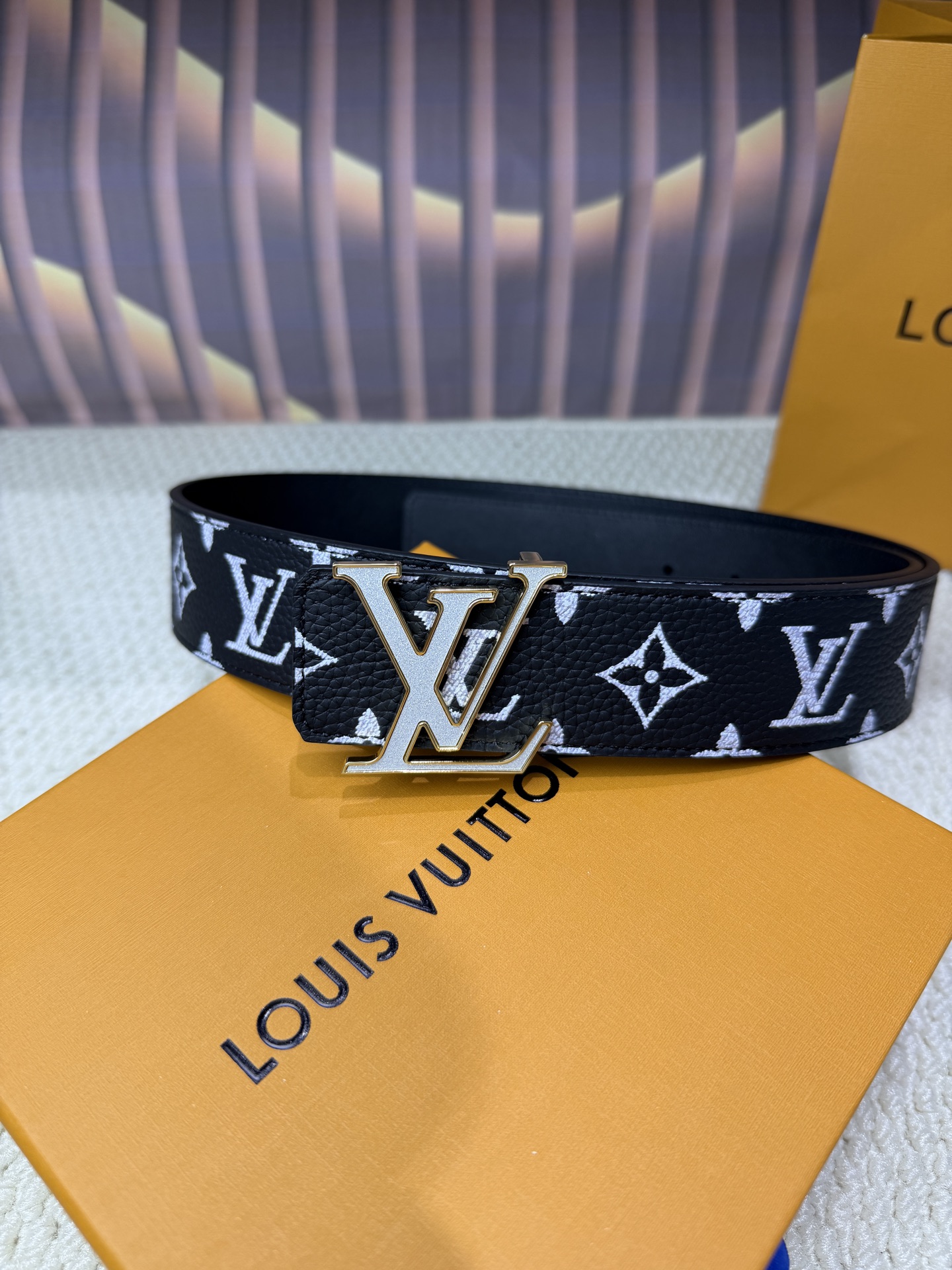 高端品质,实物拍摄 🎁批配全套绿色包装 🎁品牌:L@V海外代购 🎁扣头材质:精品实心钢扣 🎁带身材质正面:40mm宽度采 高端品质,实物拍摄 🎁批配全套绿色包装 🎁品牌:L@V海外代购 🎁扣头材质:精品实心钢扣 🎁带身材质正面:40mm宽度采