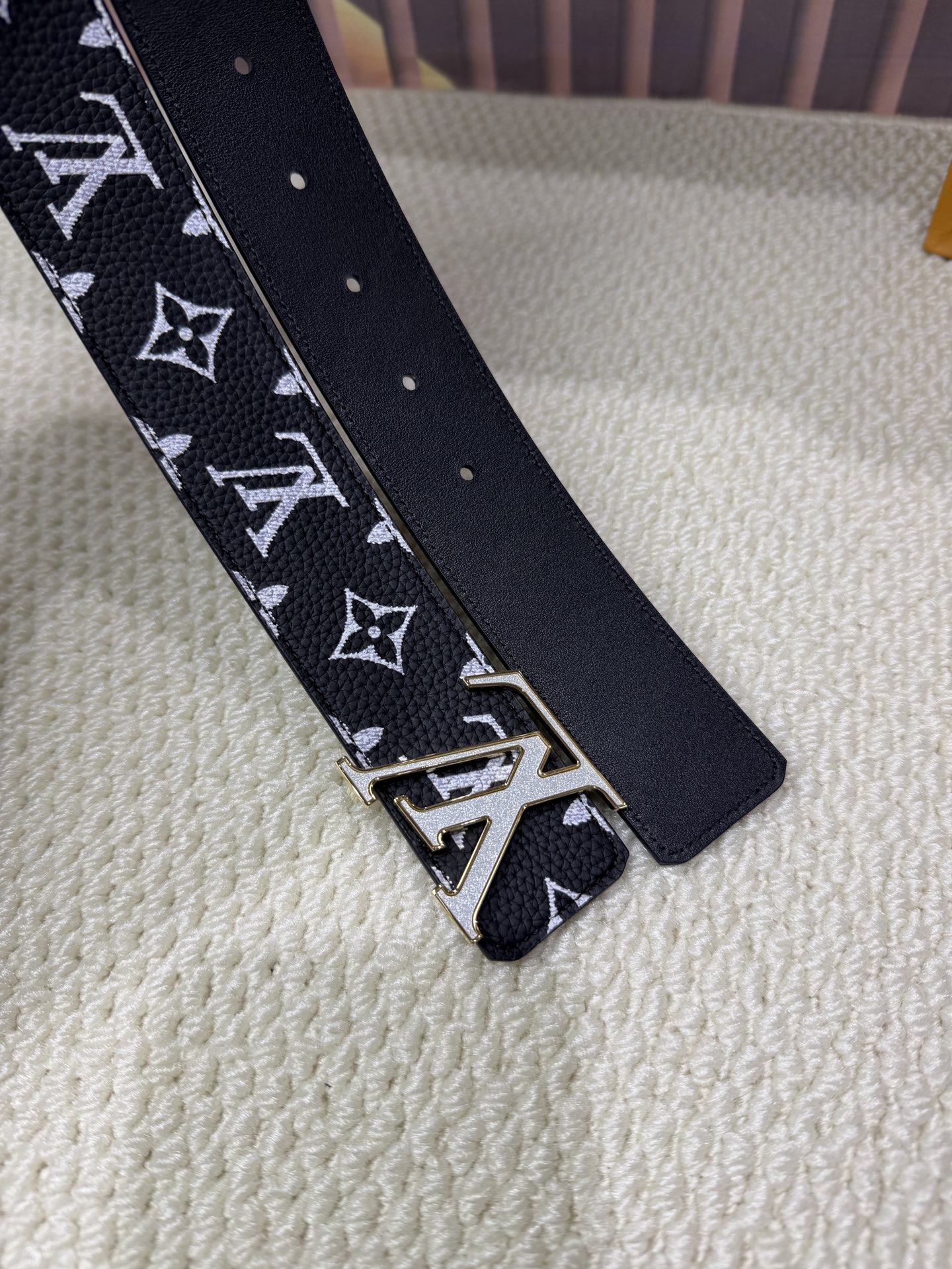 高端品质,实物拍摄 🎁批配全套绿色包装 🎁品牌:L@V海外代购 🎁扣头材质:精品实心钢扣 🎁带身材质正面:40mm宽度采 高端品质,实物拍摄 🎁批配全套绿色包装 🎁品牌:L@V海外代购 🎁扣头材质:精品实心钢扣 🎁带身材质正面:40mm宽度采