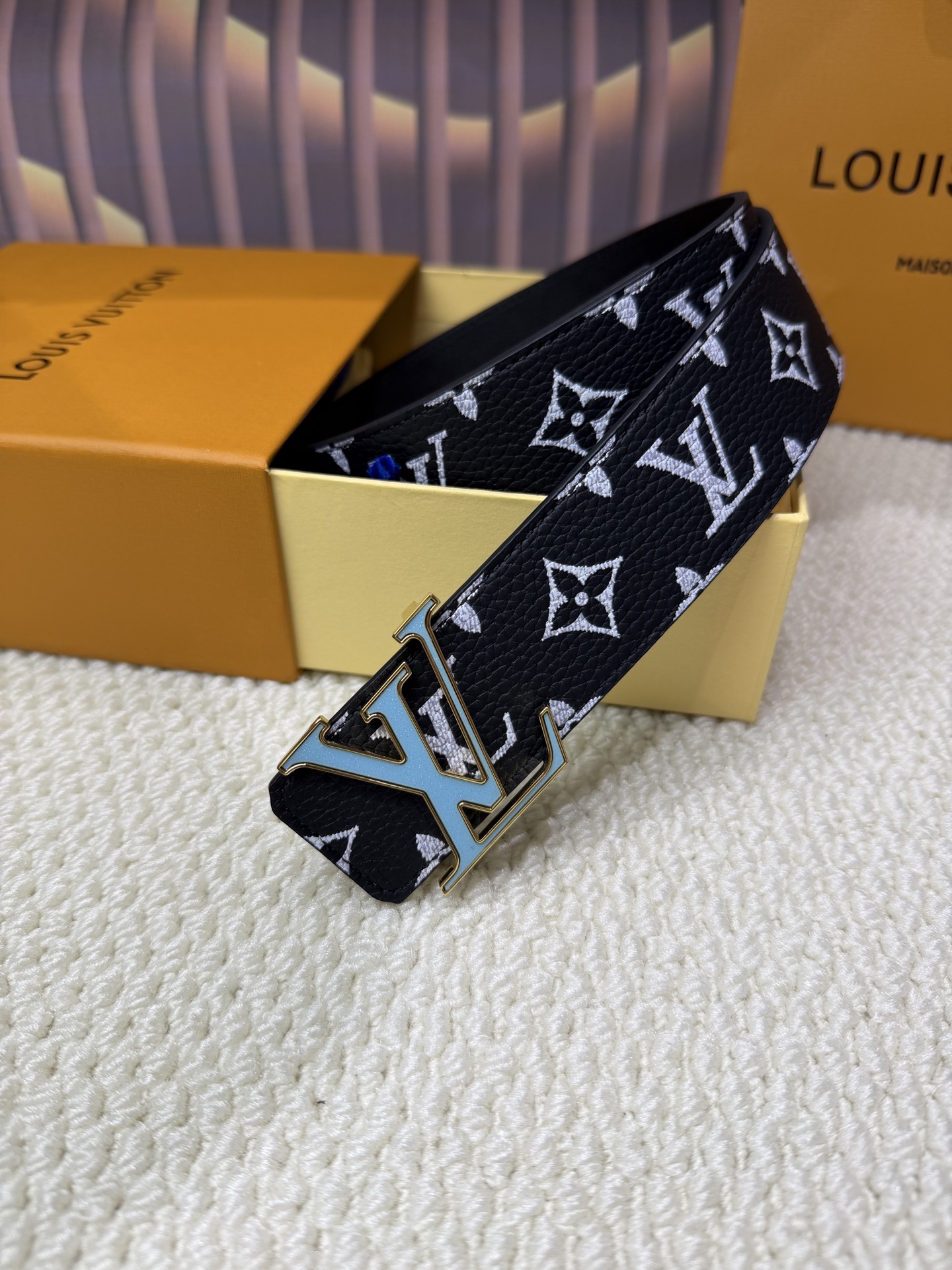 高端品质,实物拍摄 🎁批配全套绿色包装 🎁品牌:L@V海外代购 🎁扣头材质:精品实心钢扣 🎁带身材质正面:40mm宽度采 高端品质,实物拍摄 🎁批配全套绿色包装 🎁品牌:L@V海外代购 🎁扣头材质:精品实心钢扣 🎁带身材质正面:40mm宽度采