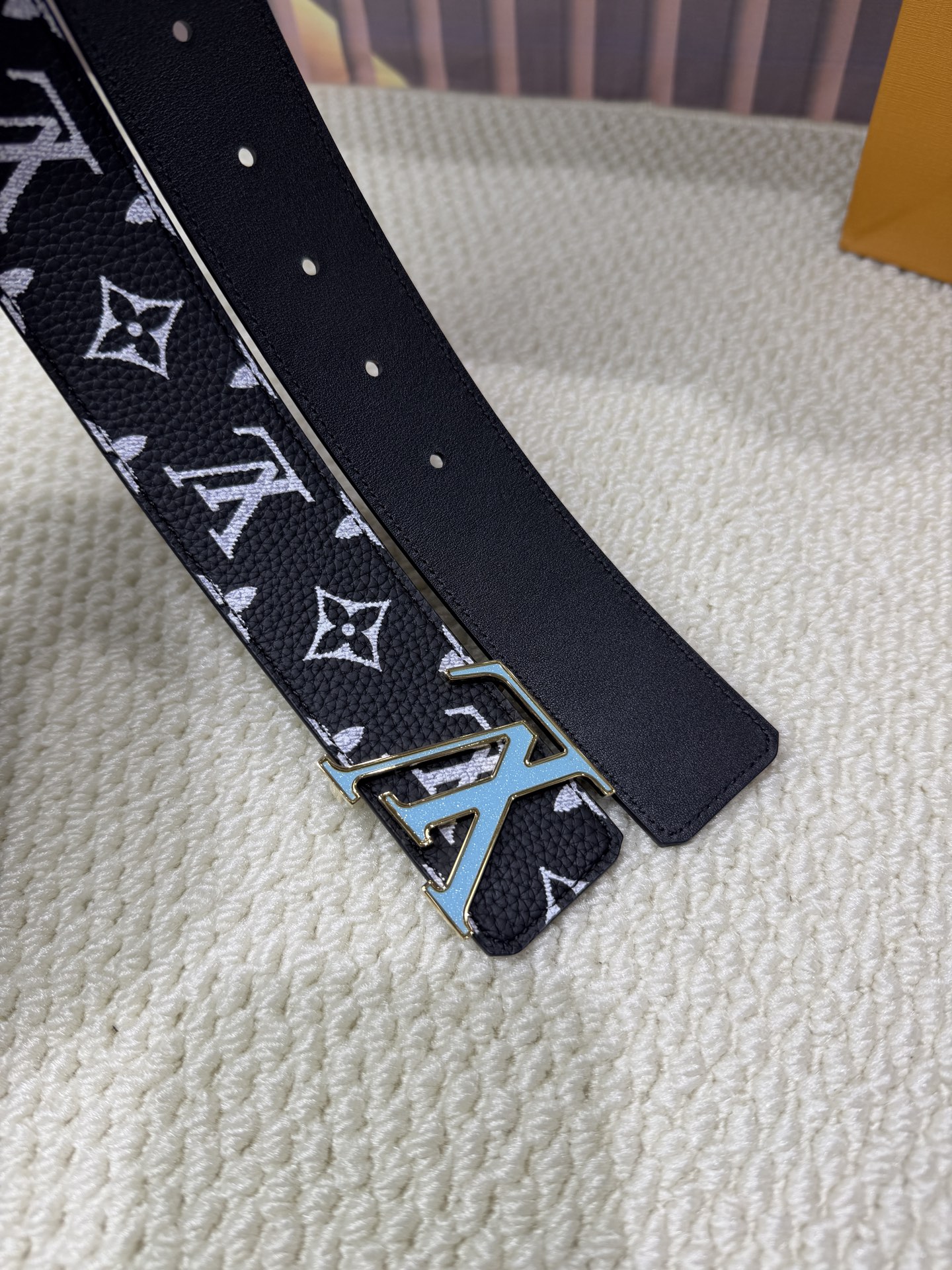 高端品质,实物拍摄 🎁批配全套绿色包装 🎁品牌:L@V海外代购 🎁扣头材质:精品实心钢扣 🎁带身材质正面:40mm宽度采 高端品质,实物拍摄 🎁批配全套绿色包装 🎁品牌:L@V海外代购 🎁扣头材质:精品实心钢扣 🎁带身材质正面:40mm宽度采