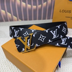 高端品质,实物拍摄 🎁批配全套绿色包装 🎁品牌:L@V海外代购 🎁扣头材质:精品实心钢扣 🎁带身材质正面:40mm宽度采 高端品质,实物拍摄 🎁批配全套绿色包装 🎁品牌:L@V海外代购 🎁扣头材质:精品实心钢扣 🎁带身材质正面:40mm宽度采