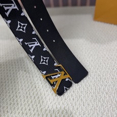 高端品质,实物拍摄 🎁批配全套绿色包装 🎁品牌:L@V海外代购 🎁扣头材质:精品实心钢扣 🎁带身材质正面:40mm宽度采 高端品质,实物拍摄 🎁批配全套绿色包装 🎁品牌:L@V海外代购 🎁扣头材质:精品实心钢扣 🎁带身材质正面:40mm宽度采