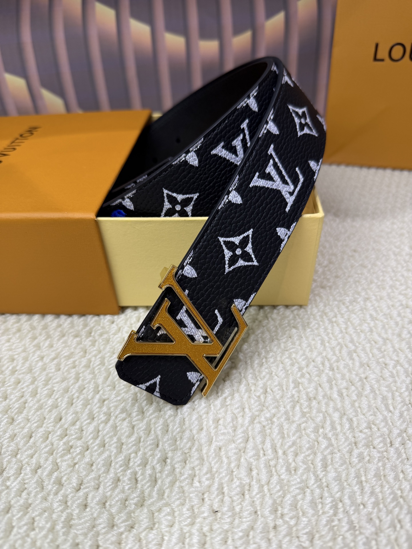 高端品质,实物拍摄 🎁批配全套绿色包装 🎁品牌:L@V海外代购 🎁扣头材质:精品实心钢扣 🎁带身材质正面:40mm宽度采 高端品质,实物拍摄 🎁批配全套绿色包装 🎁品牌:L@V海外代购 🎁扣头材质:精品实心钢扣 🎁带身材质正面:40mm宽度采