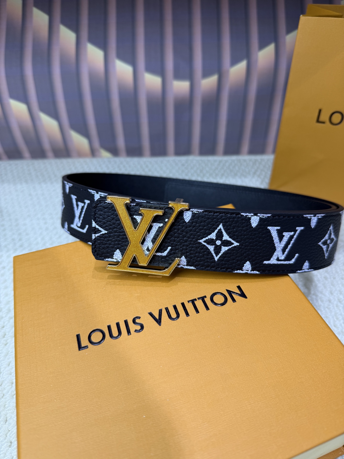 高端品质,实物拍摄 🎁批配全套绿色包装 🎁品牌:L@V海外代购 🎁扣头材质:精品实心钢扣 🎁带身材质正面:40mm宽度采 高端品质,实物拍摄 🎁批配全套绿色包装 🎁品牌:L@V海外代购 🎁扣头材质:精品实心钢扣 🎁带身材质正面:40mm宽度采