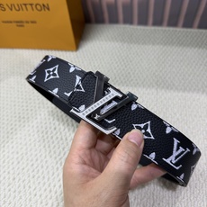 高端品质,实物拍摄 🎁批配全套绿色包装 🎁品牌:L@V海外代购 🎁扣头材质:精品实心钢扣 🎁带身材质正面:40mm宽度采 高端品质,实物拍摄 🎁批配全套绿色包装 🎁品牌:L@V海外代购 🎁扣头材质:精品实心钢扣 🎁带身材质正面:40mm宽度采