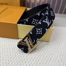 高端品质,实物拍摄 🎁批配全套绿色包装 🎁品牌:L@V海外代购 🎁扣头材质:精品实心钢扣 🎁带身材质正面:40mm宽度采 高端品质,实物拍摄 🎁批配全套绿色包装 🎁品牌:L@V海外代购 🎁扣头材质:精品实心钢扣 🎁带身材质正面:40mm宽度采