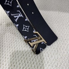 高端品质,实物拍摄 🎁批配全套绿色包装 🎁品牌:L@V海外代购 🎁扣头材质:精品实心钢扣 🎁带身材质正面:40mm宽度采 高端品质,实物拍摄 🎁批配全套绿色包装 🎁品牌:L@V海外代购 🎁扣头材质:精品实心钢扣 🎁带身材质正面:40mm宽度采