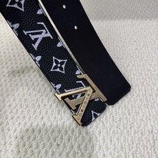 高端品质,实物拍摄 🎁批配全套绿色包装 🎁品牌:L@V海外代购 🎁扣头材质:精品实心钢扣 🎁带身材质正面:40mm宽度采 高端品质,实物拍摄 🎁批配全套绿色包装 🎁品牌:L@V海外代购 🎁扣头材质:精品实心钢扣 🎁带身材质正面:40mm宽度采