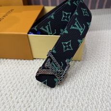 高端品质,实物拍摄 🎁批配全套绿色包装 🎁品牌:L@V海外代购 🎁扣头材质:精品实心钢扣 🎁带身材质正面:40mm宽度采 高端品质,实物拍摄 🎁批配全套绿色包装 🎁品牌:L@V海外代购 🎁扣头材质:精品实心钢扣 🎁带身材质正面:40mm宽度采