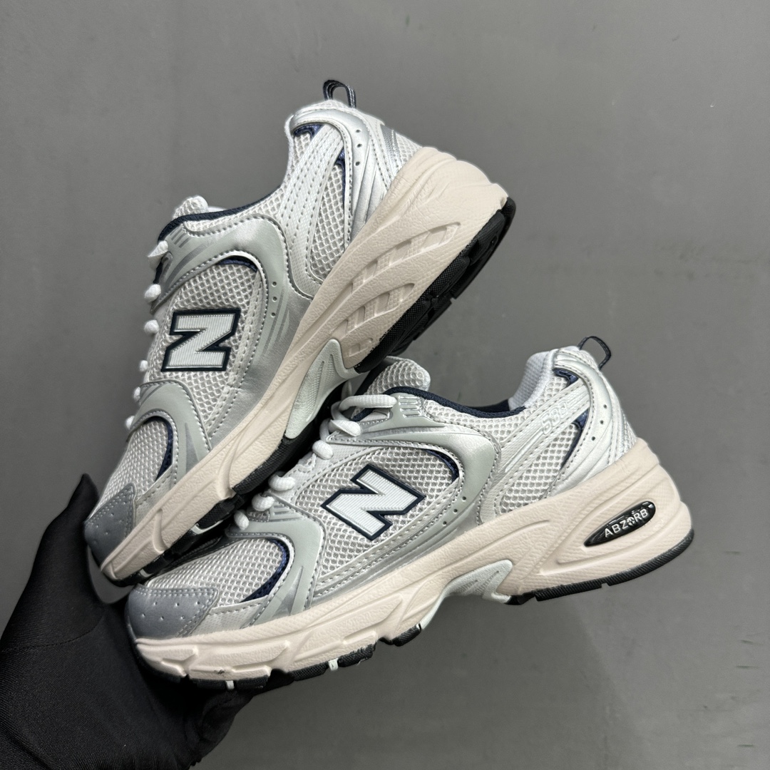 NO:237008,Spot in stock Pure original version #Korean order Differentiate wrong pig killing version New Balance 530 Retro running shoes Xiaohongshu hits the official website sold out This pair of shoes is indeed one of the classic retro styles of NB. It is interpreted with new technology to successfully create a 530 shoe model. The upper is maintained at the basic lines and layer structure of 530 while using a simpler and smoother design language JZR Item number MR530KA Size 36 37 37.5 38 38.5 39 40 40.5 41.5 42 42.5 43 44 44.5 45, Daddy shoes19860909档口现货 纯原版本 #韩国订单 区别错误杀猪版本 New Balance 530 复古跑鞋 小红书爆款 官网售罄 这双鞋确实是NB家经典复古款式之一,以全新科技诠释,成功打造530鞋款,鞋面在保持530基本线条和片层结构的同时,采用更为简洁、流畅的设计语言JZR 货号MR530KA 尺码36 37 37.5 38 38.5 39 40 40.5 41.5 42 42.5 43 44 44.5 45,老爹鞋,Women's Shoes