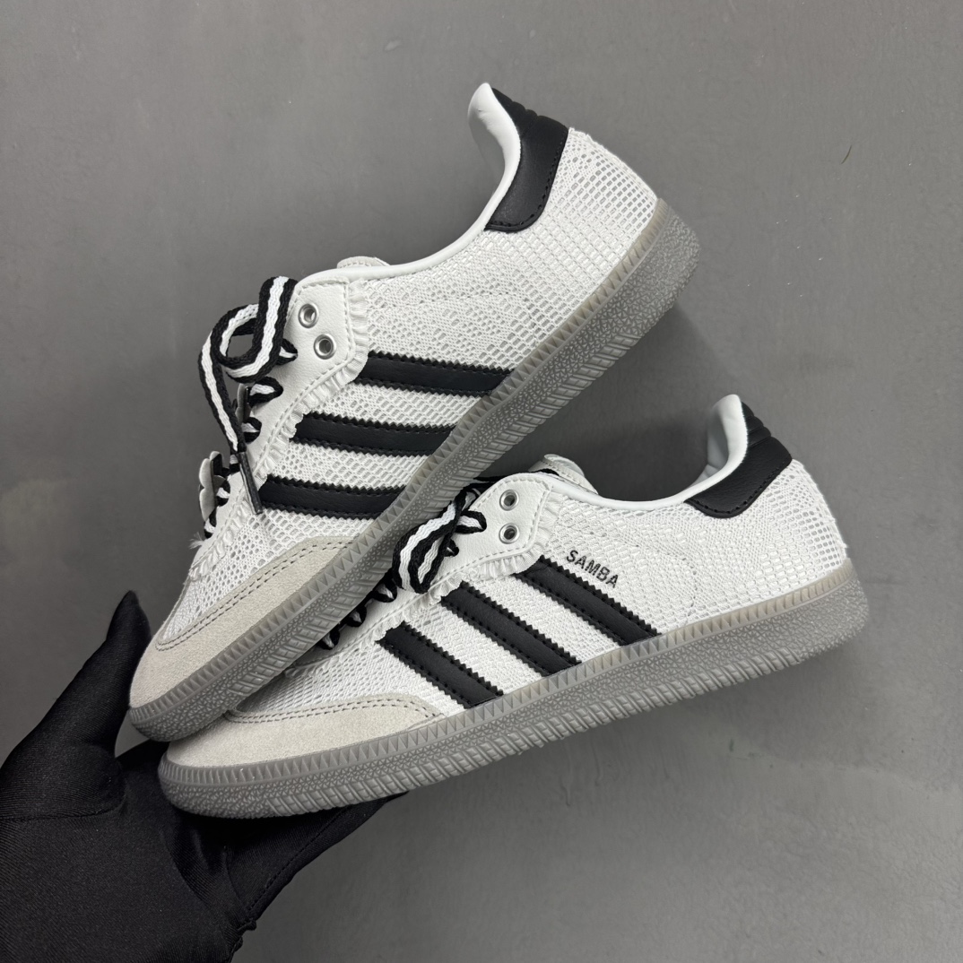 NO:236968,Spot adidas SAMBA OG German training shoes Black and white lace small fragrance style Low top shoes men and women shoes with four camellia hairpin buckles Article number IH3371 size:35.5 36 36.5 37.5 38 38.5 39 40 40.5 41 42 42.5 43 44 45, casual shoes/sports shoes, adidas, manolo blahnik, sneakers, hairpins19860909档口现货 adidas 阿迪达斯SAMBA OG 德训鞋 黑白蕾丝小香风 低帮板鞋男女鞋  配带四个山茶花发夹扣 货号IH3371 size:35.5 36 36.5 37.5 38 38.5 39 40 40.5 41 42 42.5 43 44 45,休闲鞋/运动鞋,adidas,manolo blahnik,sneakers,hairpins,Women's Shoes