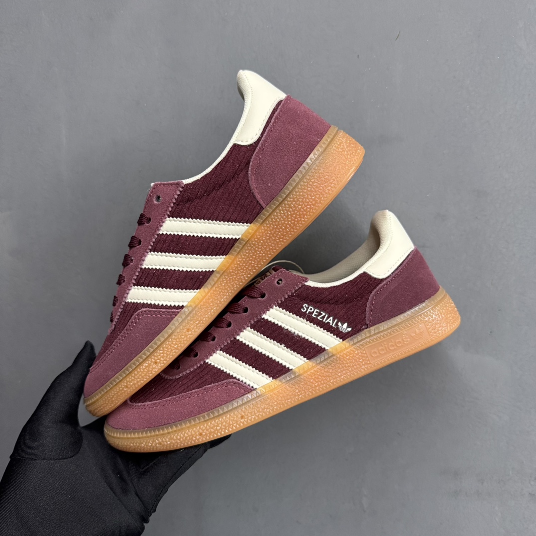 NO:236965,Adidas originals gazelle inside New sole clover retro casual non-slip wear-resistant low-top shoes. The shoe is made of soft suede and durable leather lining blended on the rubber outsole for translucent effect. 3-tripes and colored words perfect the original look. Item number IG1978 Size 36 36.5 37.5 38 38.5 39 40 40.5 41 42 42.5 43 44 45, casual shoes/sports, adidas, sneakers19860909档口现货 adidas originals gazelle indoor 新底三叶草复古休闲防滑耐磨低帮板鞋.鞋款采用柔软的绒面革和耐用的皮革衬里融合在橡胶外底上,具有半透明效果.3-tripes和色字样完善了原原味的外观. 货号IG1978 尺码36 36.5 37.5 38 38.5 39 40 40.5 41 42 42.5 43 44 45,休闲鞋/运动鞋,adidas,sneakers,Women's Shoes