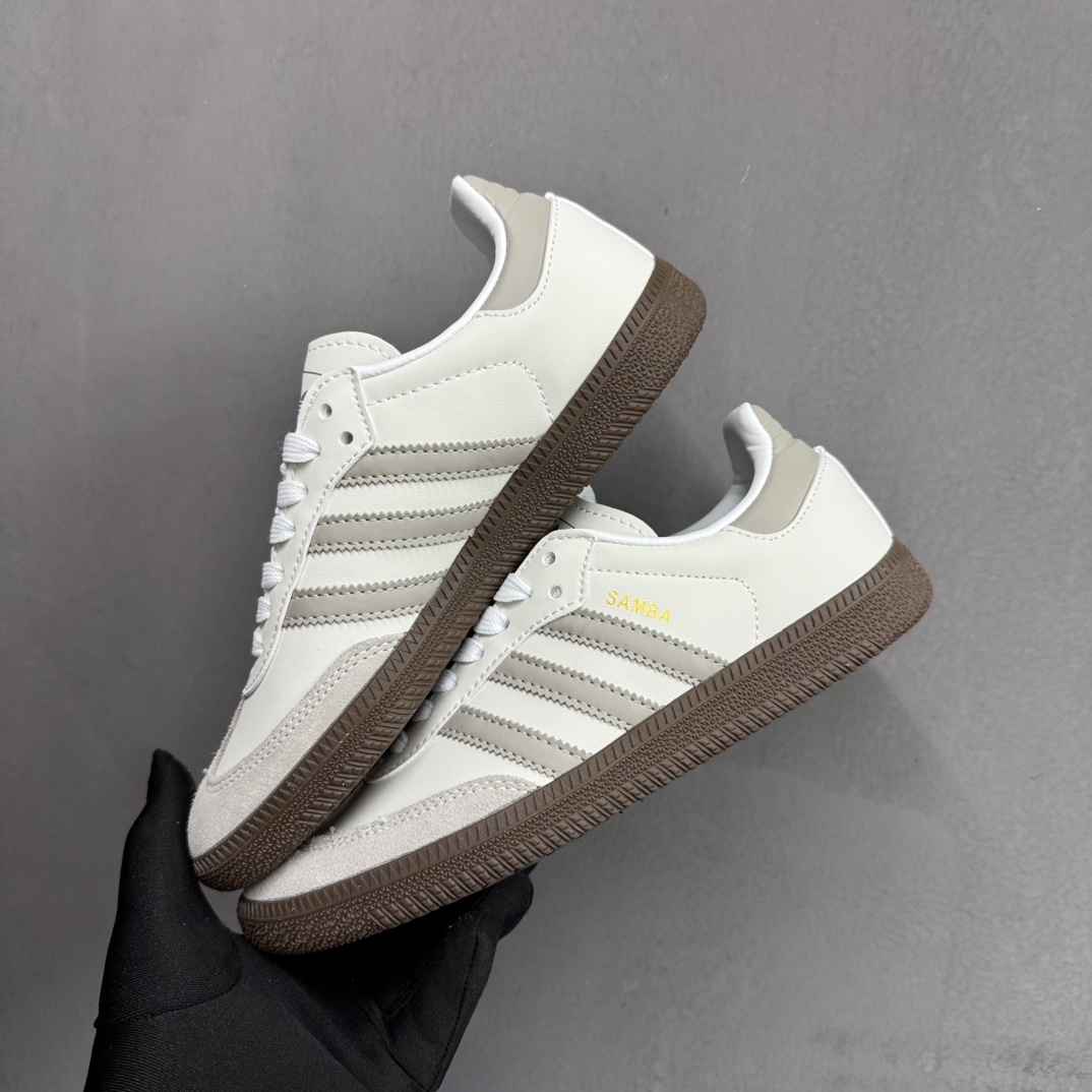 NO:236974,stall spot ad originals samba og white gray samba training shoes original company-grade real shots shoes are a timeless training idol, this samba shoe shows high quality craftsmanship, with decorative super lock sewing and seamless feel. Soft, soft deer leather shape and iconic 3 stripes complete the exquisite look. Formal fit laces with suede insoles on the upper; rubber sole, rubber midsole; enjoy the soft orthodontic sleeve, and has been winning fans since its debut in the 1950s. Item number jh6479 size: 36 36.5 37 38 38.5 39 40 40.5 41 42 42.5 43 44 45, casual shoes/sports shoes, manolo blahnik, sneakers19860909档口现货 ad originals samba og 米白灰 桑巴训练鞋 原装公司级实拍 鞋是一款永恒的训练偶像,这款桑巴鞋展示了高质量的工艺,带有装饰的超锁缝制和无缝的手感.柔软、柔软的鹿皮革造型和标志性的3条纹完成了精致的外观.正规合身鞋带,鞋面上有绒面鞋垫；橡胶鞋底,橡胶中底；享受正畸套筒软感,自50年代首次亮相以来就一直在赢得粉丝的青睐. 货号jh6479 size: 36 36.5 37 38 38.5 39 40 40.5 41 42 42.5 43 44 45,休闲鞋/运动鞋,manolo blahnik,sneakers,Women's Shoes