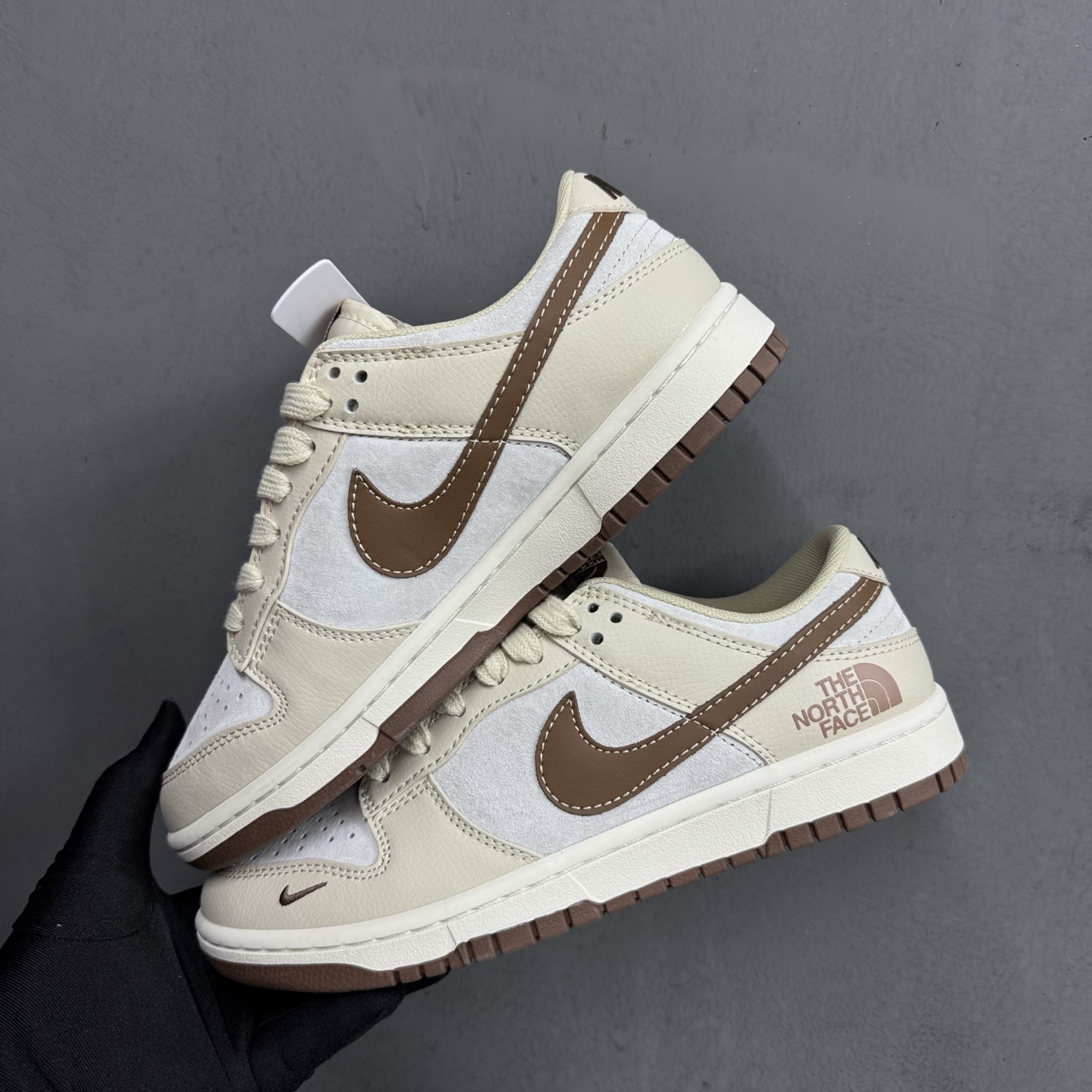 NO:237004,Spot stock (new color) SB custom board shoes Co-branded model NIKE DUNK LOW ATOMIC Couple model Customized co-branded Yuan box version High cleanliness High cost performance beyond your expectations Materials are absolutely unambiguous Original last cardboard Original shoe box Customized hardware accessories Original sole Product number xx9932 032 Size 36 36.5 37.5 38 38.5 39 40 40.5 41 42 42.5 43 44 44.5 45, casual shoes/sports shoes, tom ford, sneakers19860909档口现货（新颜色） SB定制板鞋 联名款 NIKE DUNK LOW ATOMIC 情侣款 定制联名 元盒版本 高清洁度 超乎所想的高性价比 用料绝不含糊 原楦头原纸板 原装鞋盒 定制五金配件 原厂鞋底 货号xx9932 032 尺码36 36.5 37.5 38 38.5 39 40 40.5 41 42 42.5 43 44 44.5 45,休闲鞋/运动鞋,tom ford,sneakers,Women's Shoes