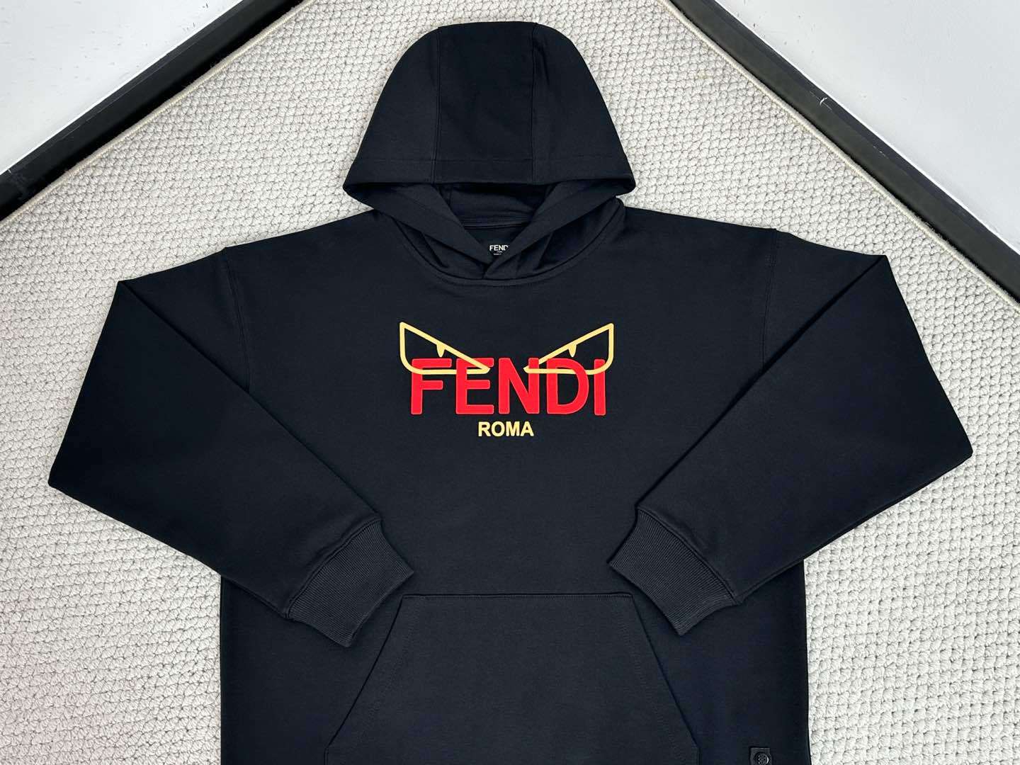 Fendi芬迪-FF/蛇年棉质运动衫
面料:26S双纱+10S鱼鳞底 / 380g
罗纹:21S 2×