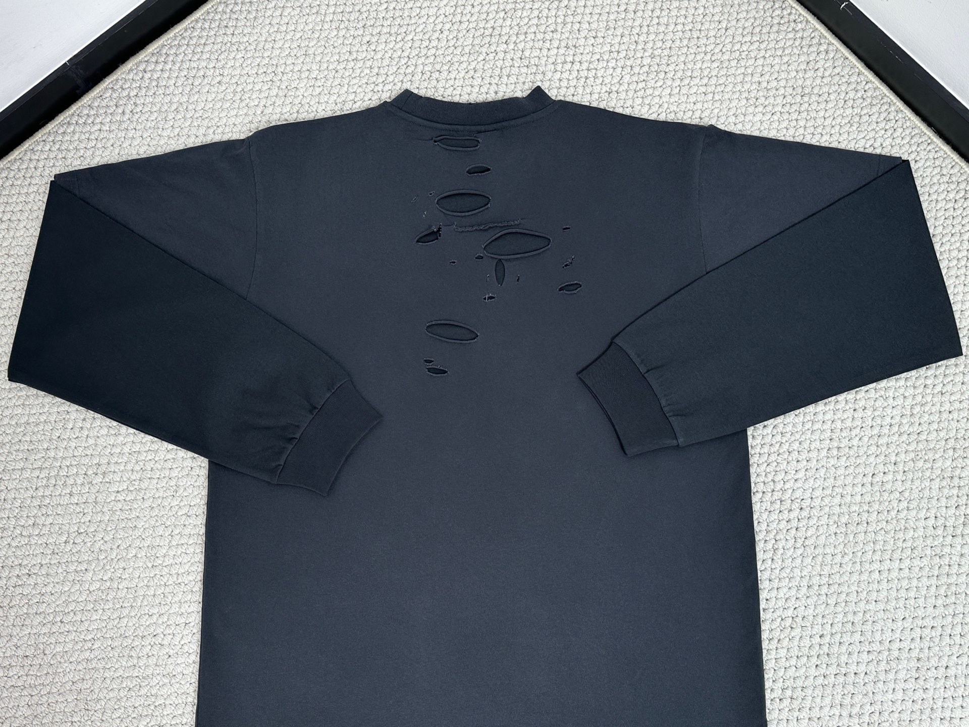 巴黎世家、XS- L,巴黎 / 3B 印花两层圆领长袖
面料:15S精棉平纹 / 230g
罗纹:3