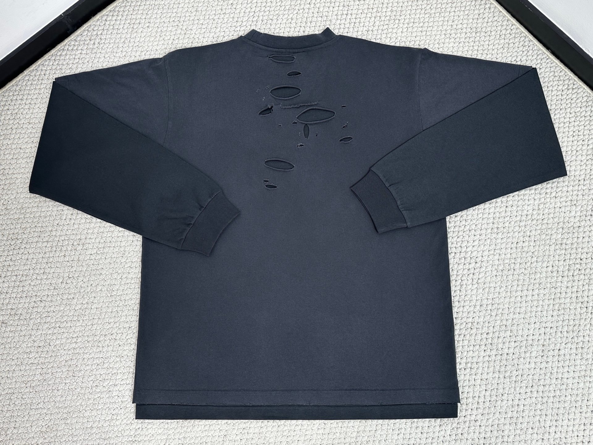 巴黎世家、XS- L,巴黎 / 3B 印花两层圆领长袖
面料:15S精棉平纹 / 230g
罗纹:3
